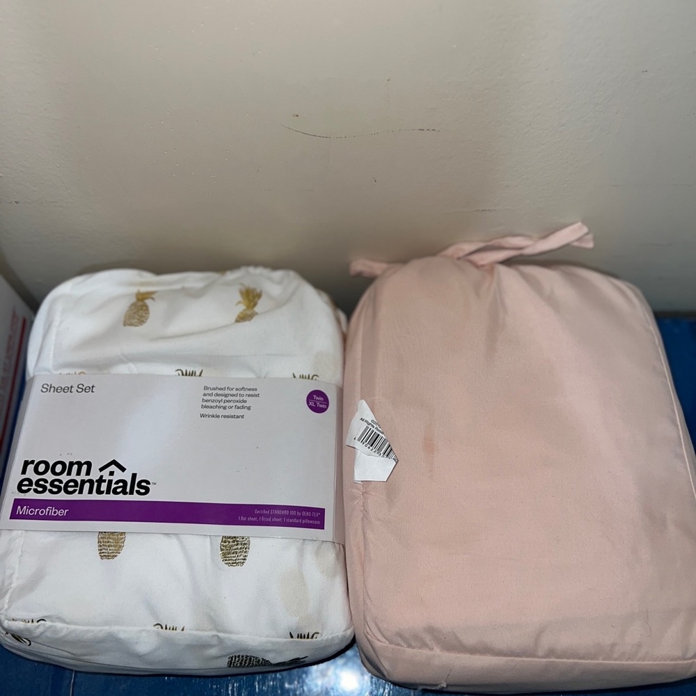 Room Essentials Pineapple Print and Pink Microfiber Sheet Set